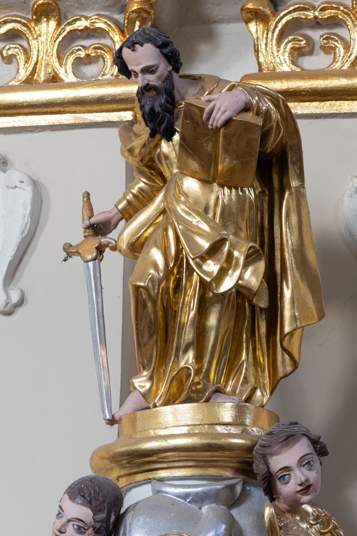 Rzeźba świętego Jakuba  - w zwieńczeniu ambony