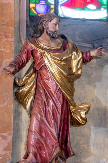 Figura świętego Piotra - w ołtarzu głównym