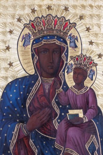Obraz Matki Boskiej Częstochowskiej w ołtarzu głównym