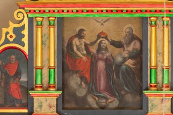 Obraz Koronacja Matki Boskiej w ołtarzu głównym