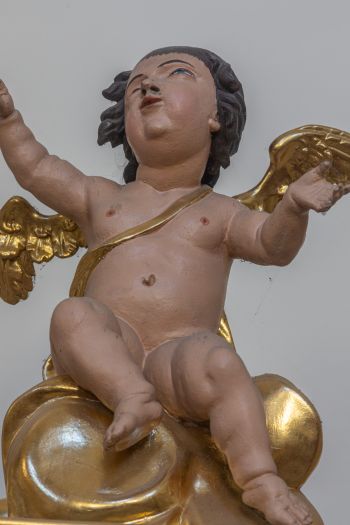 Rzeźba – Aniołki - zwieńczenie ołtarza świętego Józefa