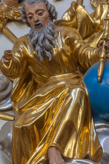 Rzeźba – Bóg Ojciec - zwieńczenie ołtarza świętego Józefa.