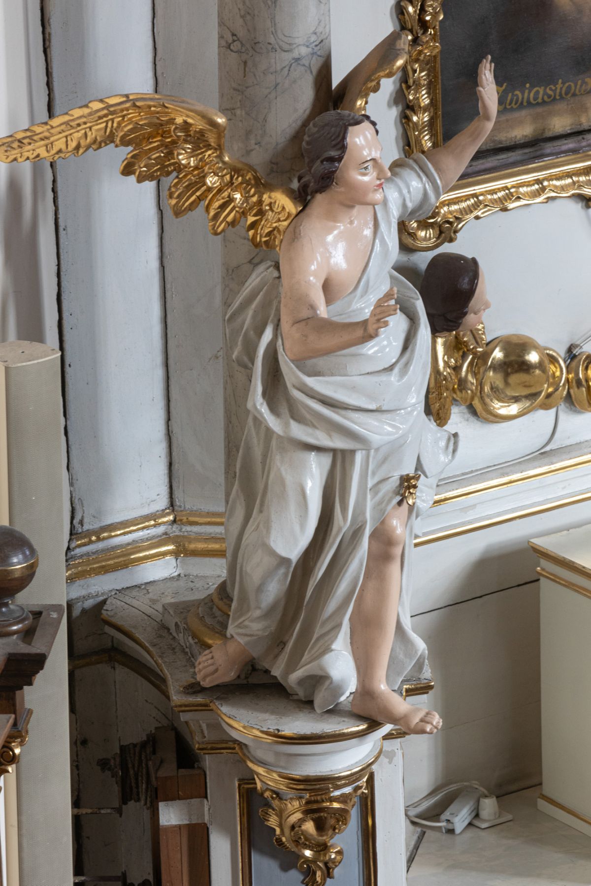 Rzeźby – Anioły – z ołtarza bocznego Matki Boskiej z Dzieciątkiem