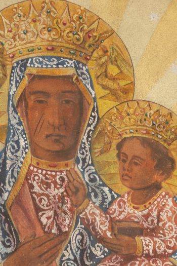 Obraz adoracji Matki Boskiej Częstochowskiej w polichromii nawy