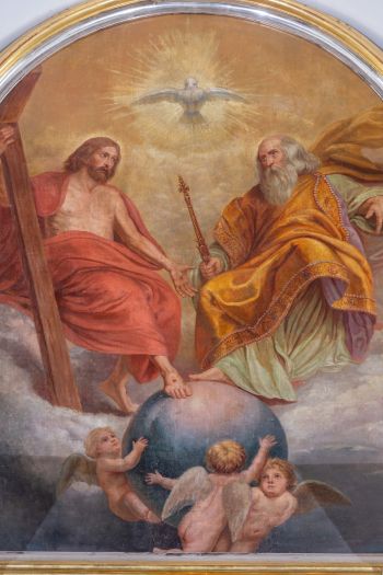 Obraz Trójcy świętej w ołtarzu głównym