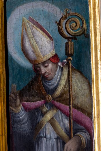 Obraz Świętego Stanisława Szczepanowskiego w ołtarzu głównym