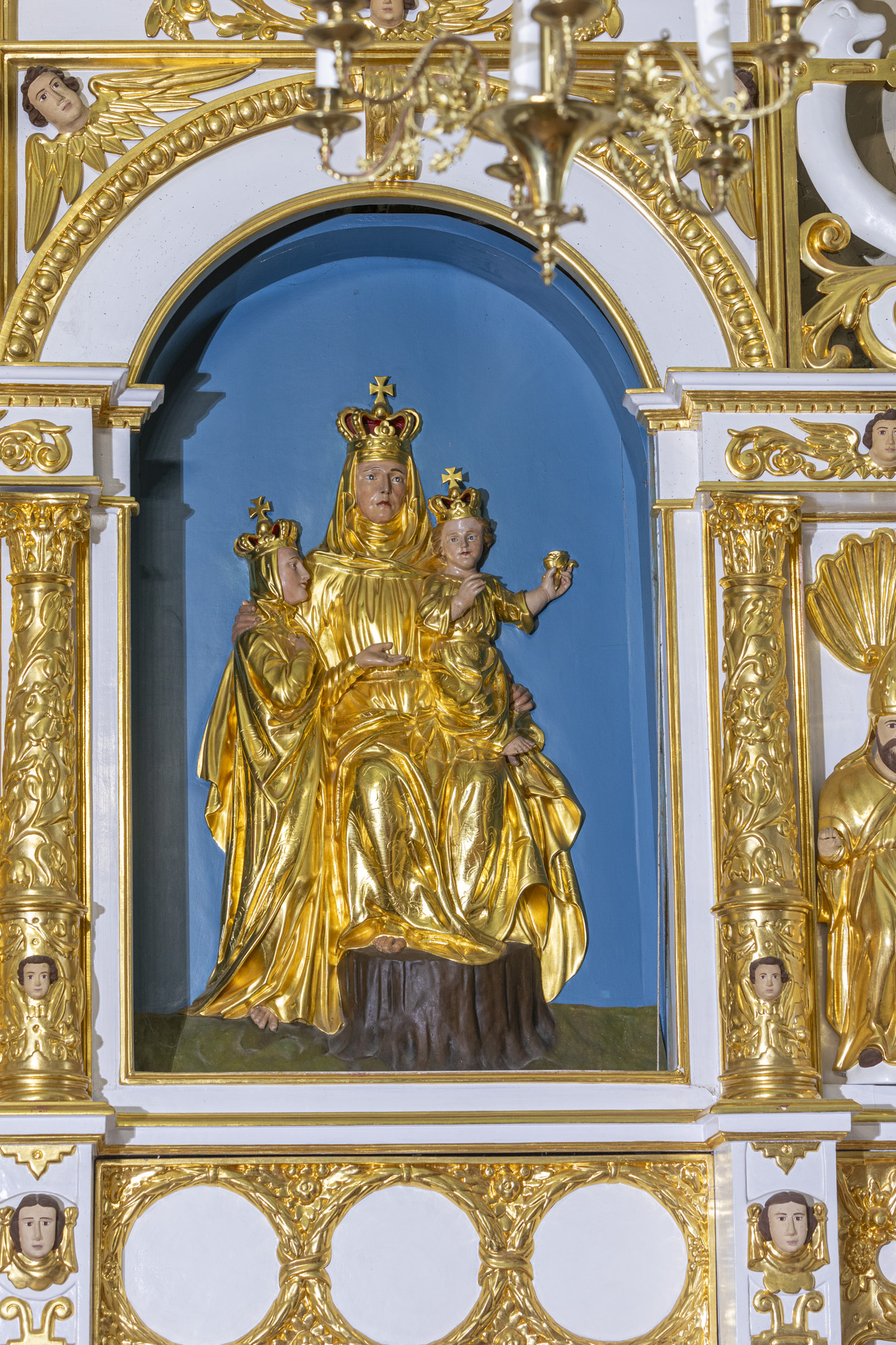 Rzeźba – Święta Anna Samotrzeć