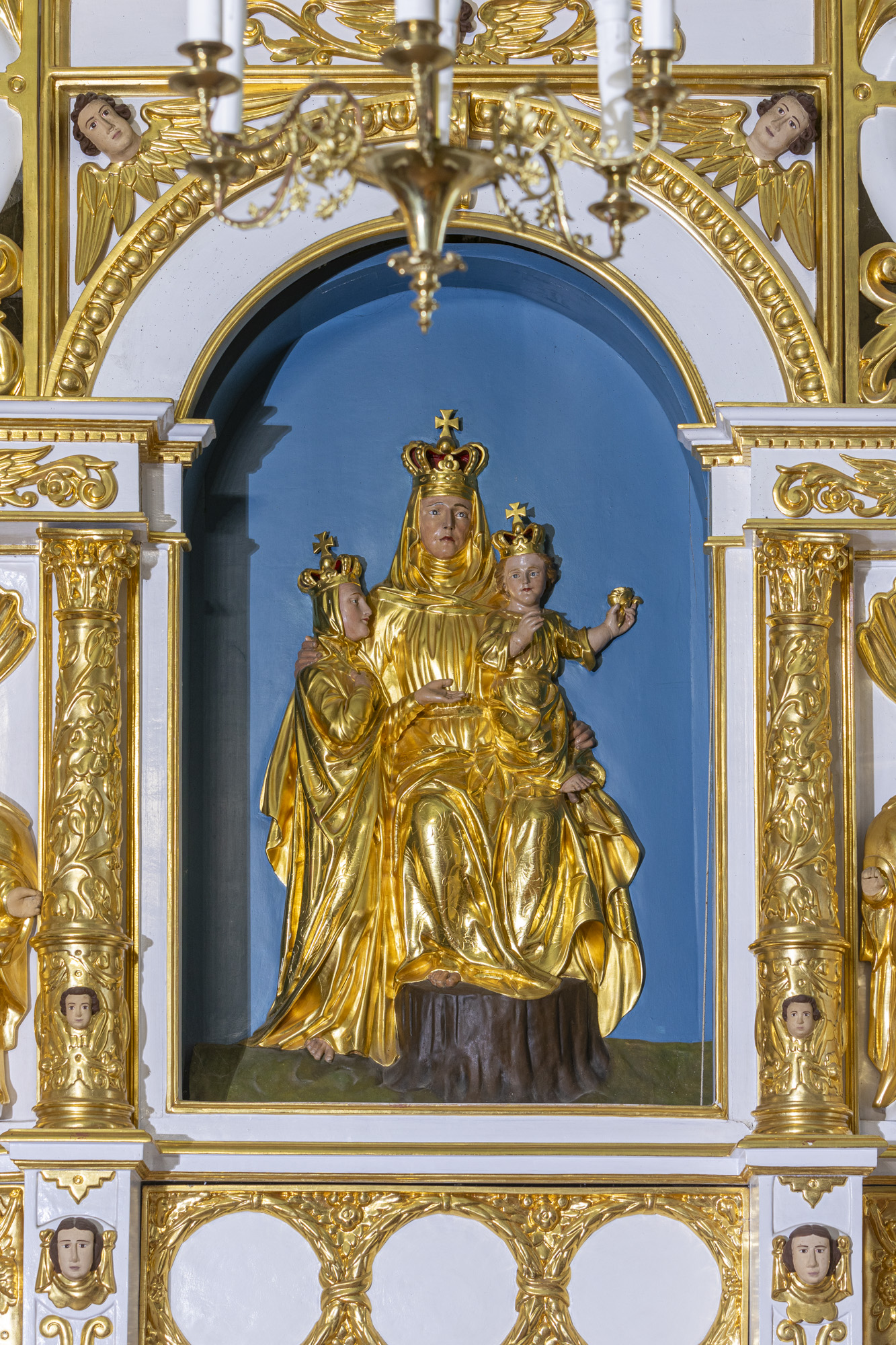 Rzeźba – Święta Anna Samotrzeć