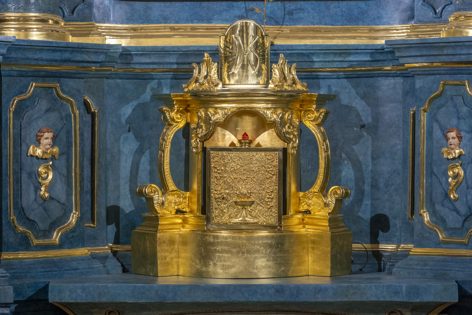 Tabernakulum w ołtarzu głównym
