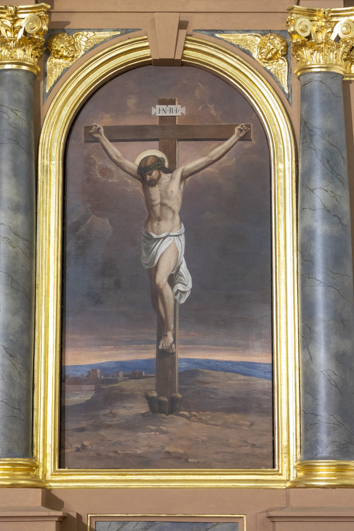 Ołtarz boczny z obrazem Ukrzyżowanego Chrystusa