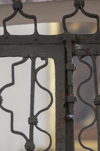 Krata w wejściu do kaplicy południowej