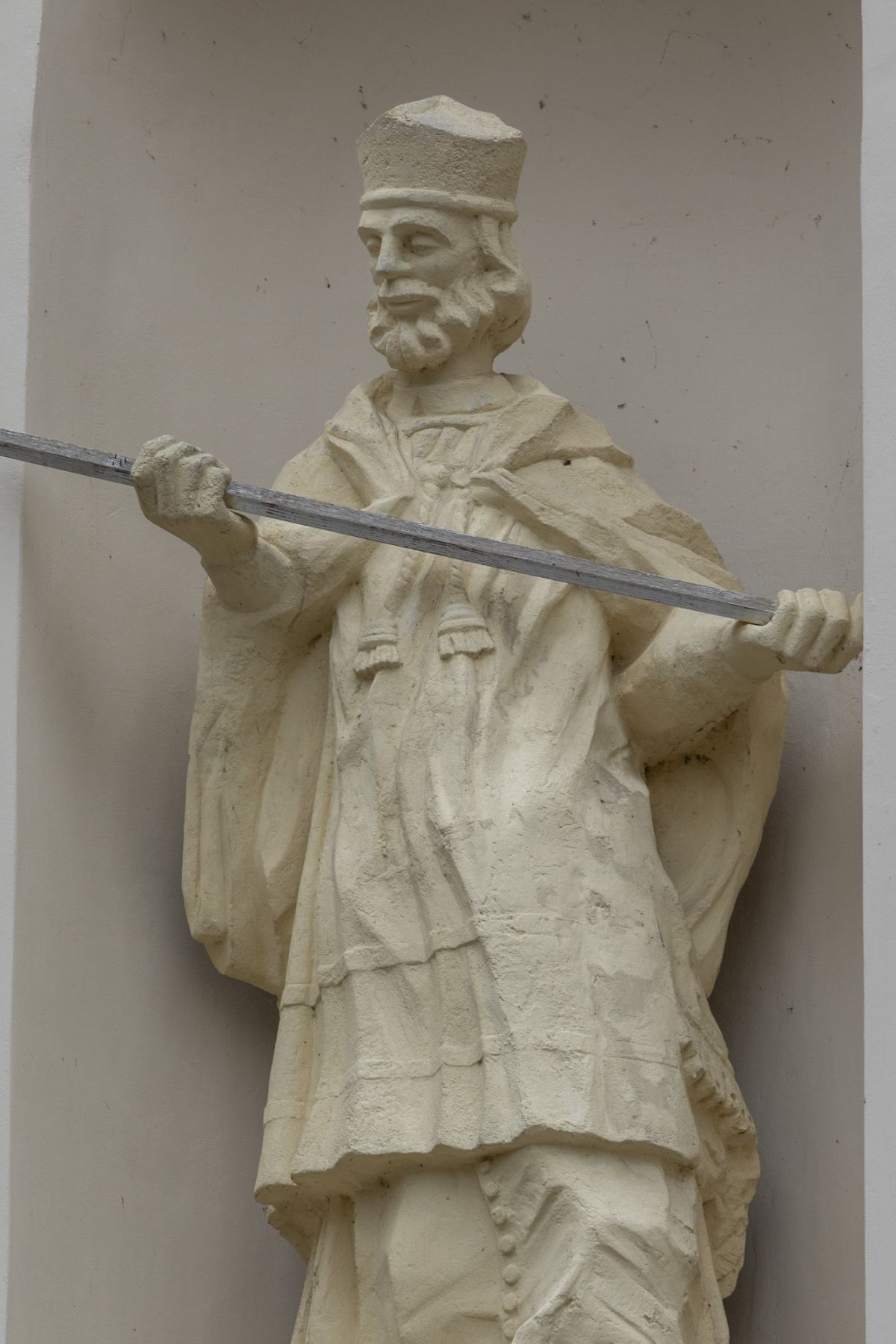 Rzeźba – Święty Jan Nepomucen w fasadzie