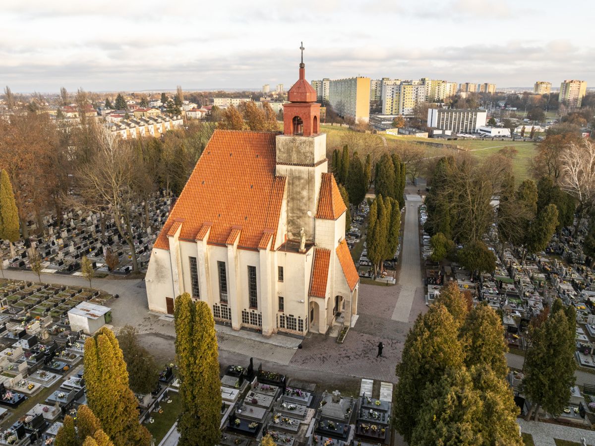 Kaplica cmentarna obecnie kościół pw. Najświętszego Zbawiciela